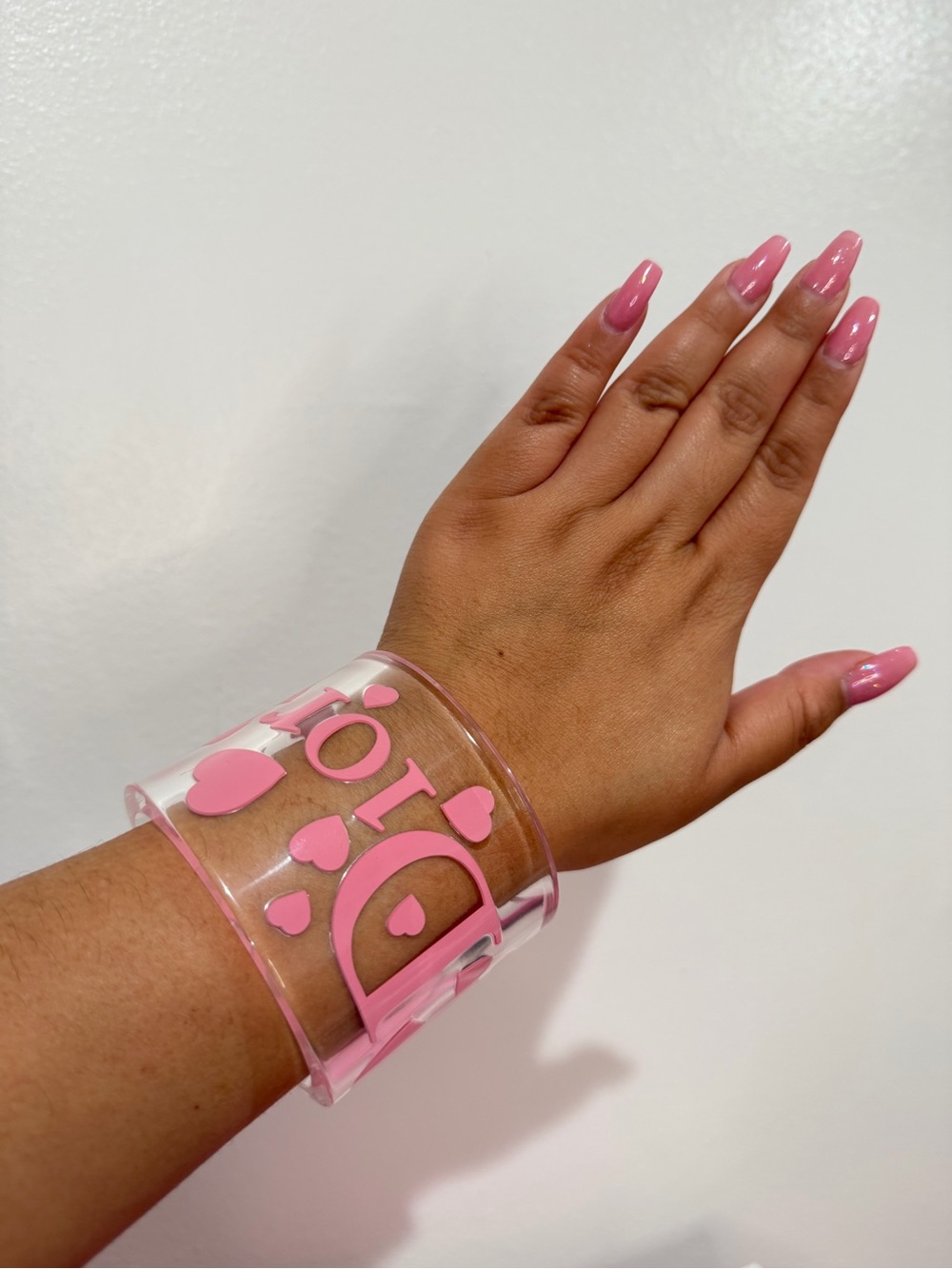 🩷Dior Clear Acrylic Cuff with Pink Hearts - Picture 6 of 7